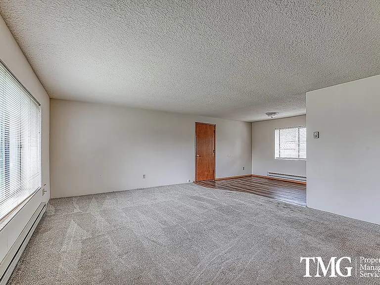 3327 Addy St — Photo 2