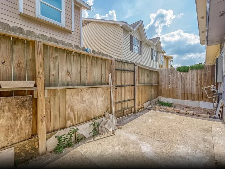 3806 Willow Springs Ln — Photo 18