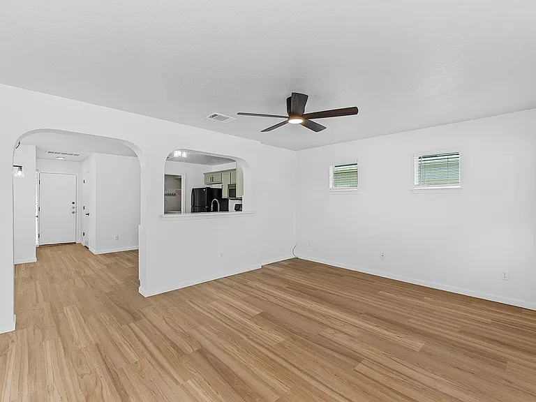 1733 Thompson Trl — Photo 6