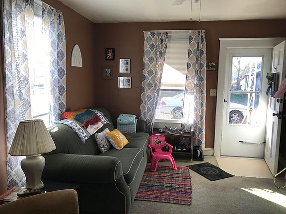3rd image of 903 N Greenbrier Ave