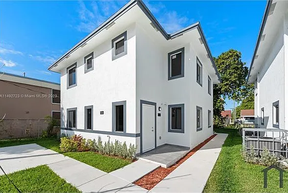 3 bed, 1188 sqft, $3,100 — Photo 2