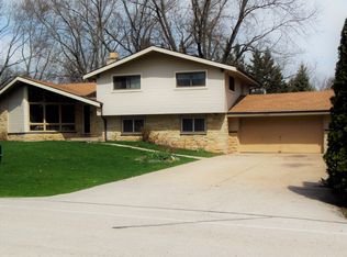 12760 Robinwood St, Brookfield, WI 53005