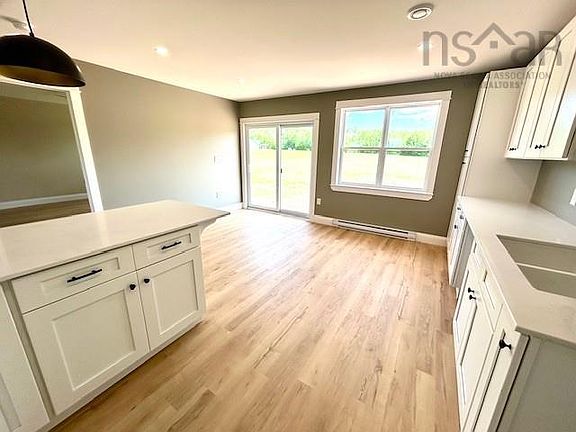 3rd image of 1930 Meadowvale Rd