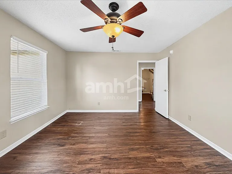 1221 Redwood Dr — Photo 16