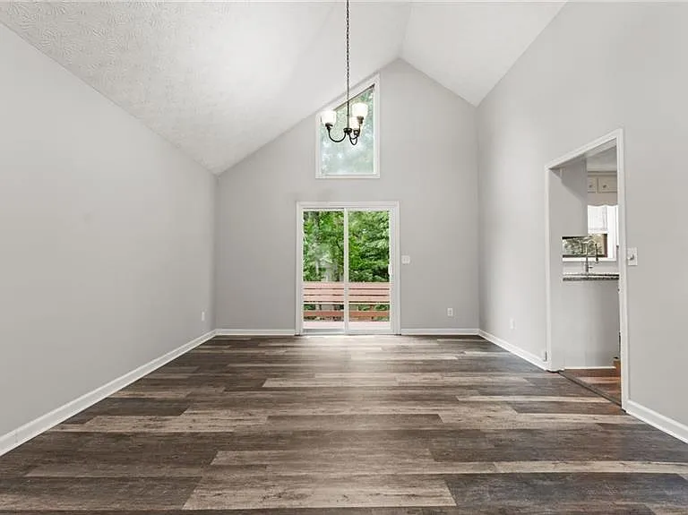 1095 Mountain Springs Dr NW — Photo 7