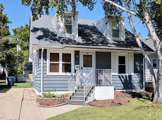 26 S Martin Ave, Waukegan, IL 60085