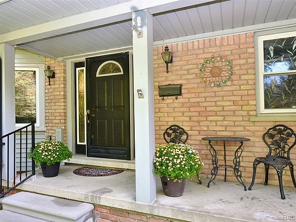 3rd image of 1850 Dorchester Rd