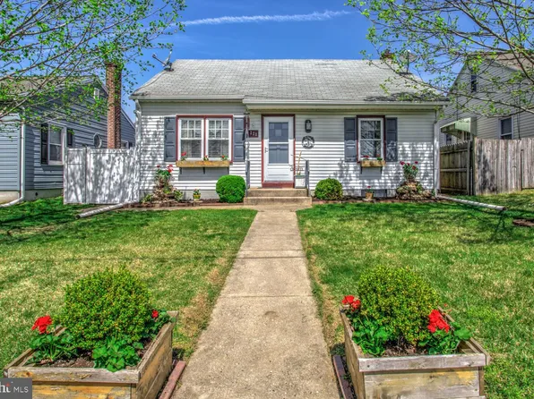 221 Orlon St, New Holland, PA 17557