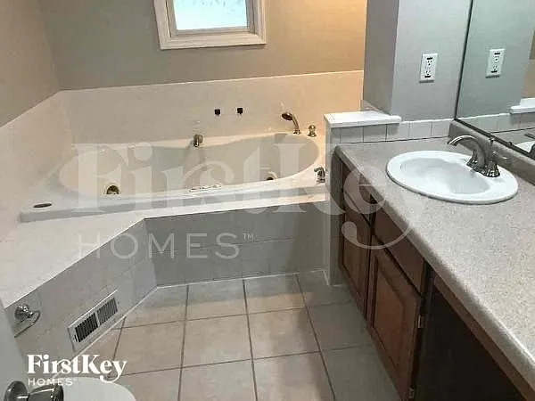 4538 Crestline Dr — Photo 4