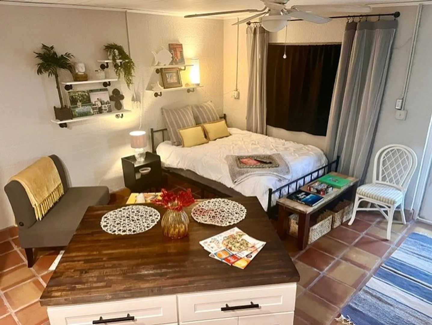 Ocean view, quaint 1 bedroom studio, boat slip. Available now!! — Photo 2