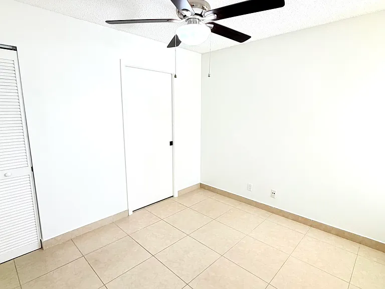 11697 SW 19th St — Photo 16