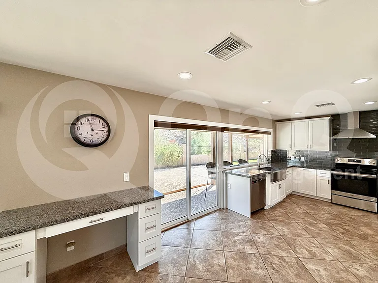 535 W Sweetwater Ave — Photo 3