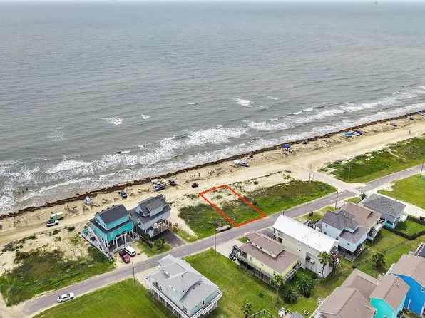 2790 Tradewind Ln, Crystal Beach, TX 77650
