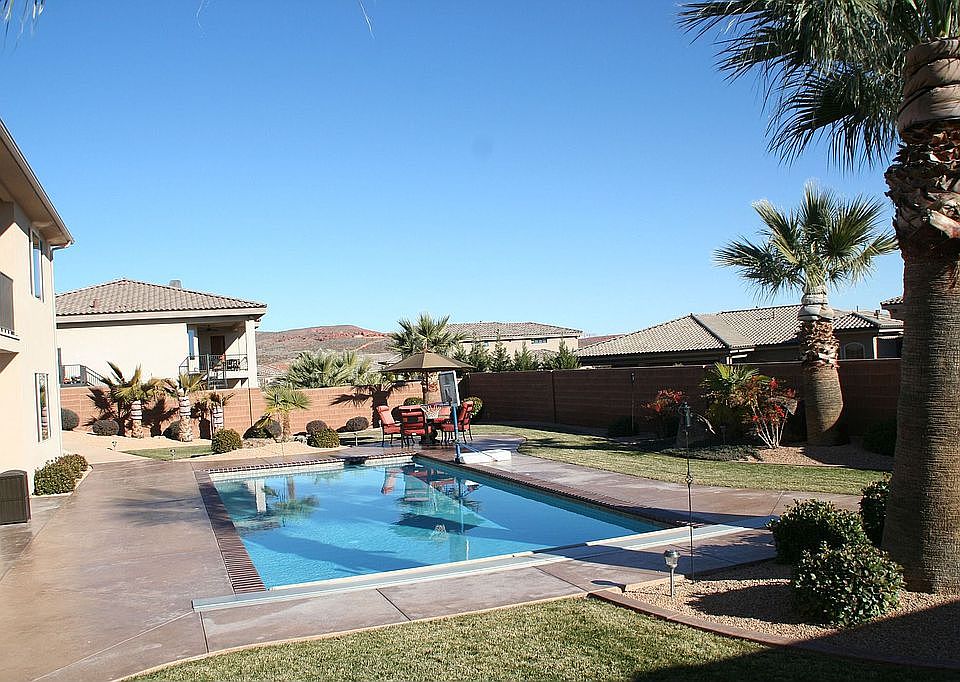 Back Yard w/ Pool