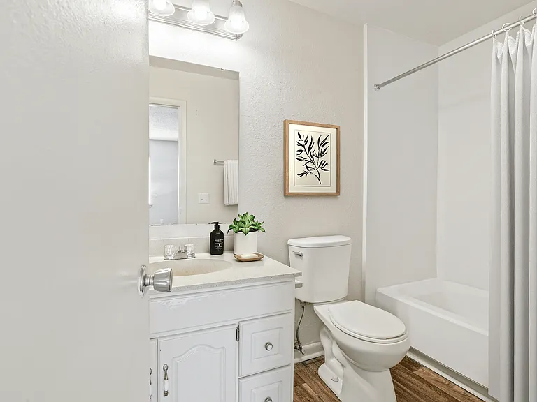 Eastchester Ridge Apartments — Photo 35