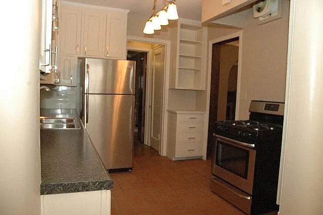 3 bed, 2.5 bath, 2150 sqft, $2,500 — Photo 2