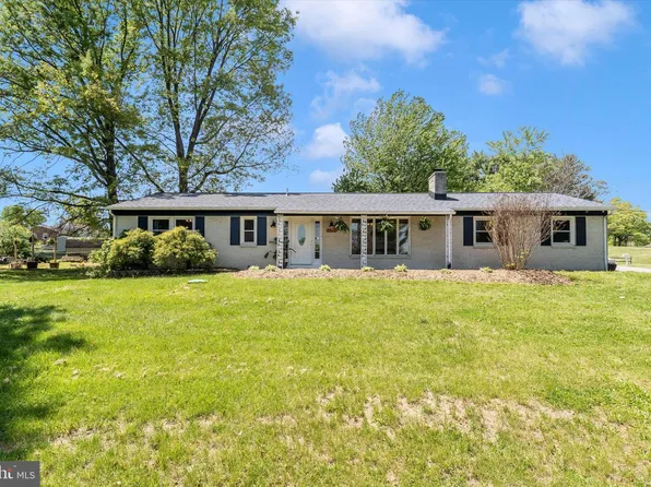 9708 Fernwood Ln, Hagerstown, MD 21740