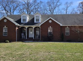 215 Woodson Dr, Tullahoma, TN 37388