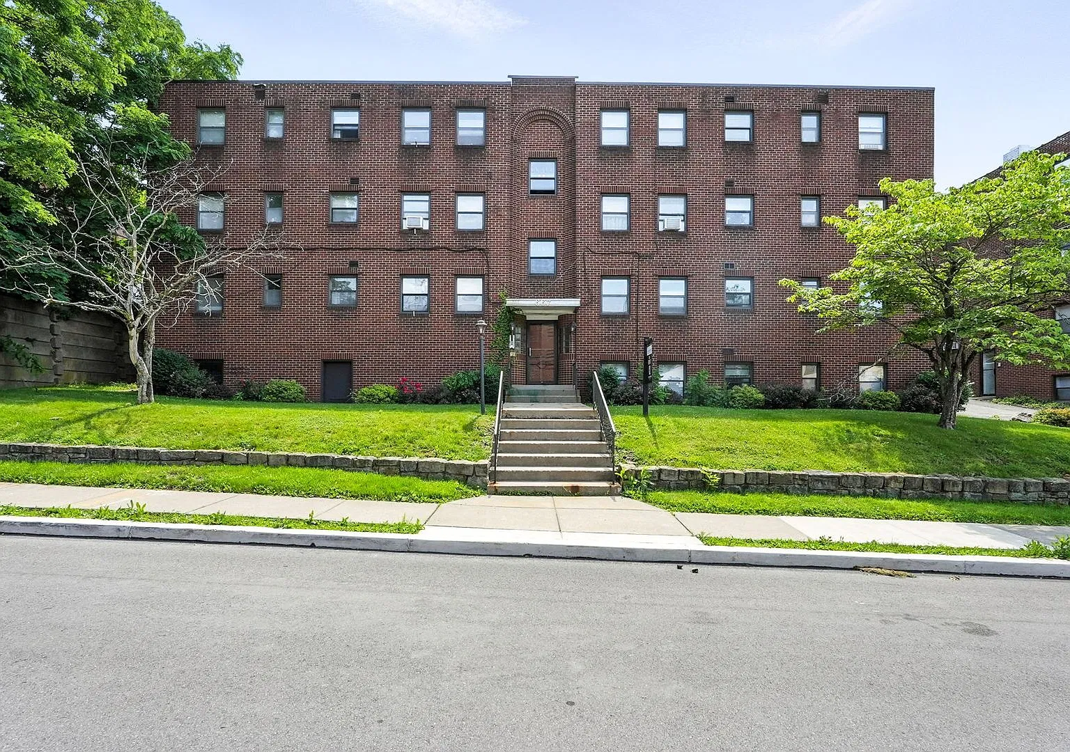 677 Florida Avenue — Photo 1