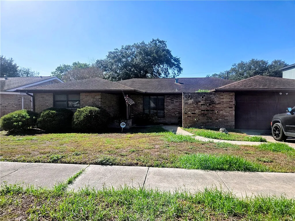 3 bed, 2.0 bath, 2069 sqft, $2,300 — Photo 1