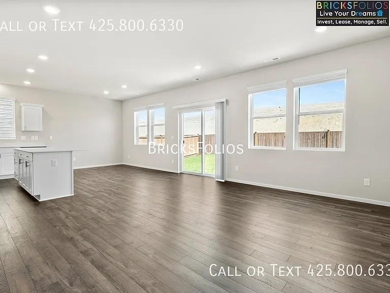 1342 SW Pendleton Way #A — Photo 9