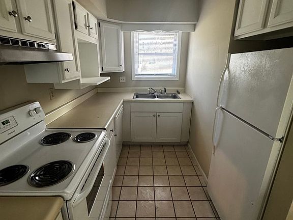 4th image of 365 E Catherine Dr #367