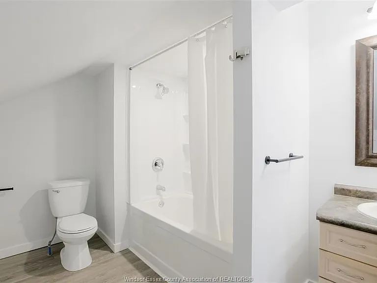 1453 Marentette Ave #UPPER — Photo 15