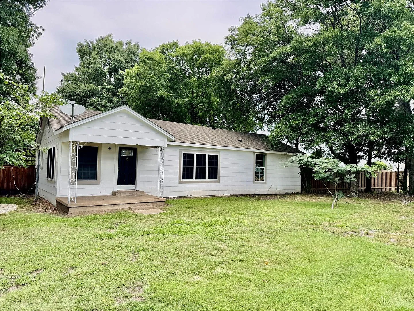 1197 FM 697 — Photo 2