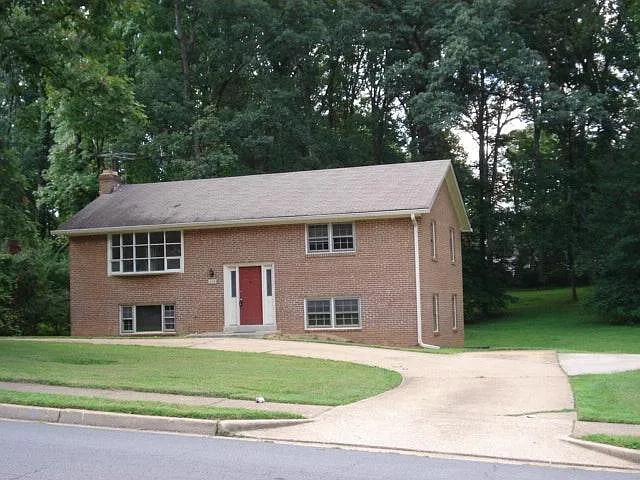 4 bed, 2206 sqft, $3,750 — Photo 2