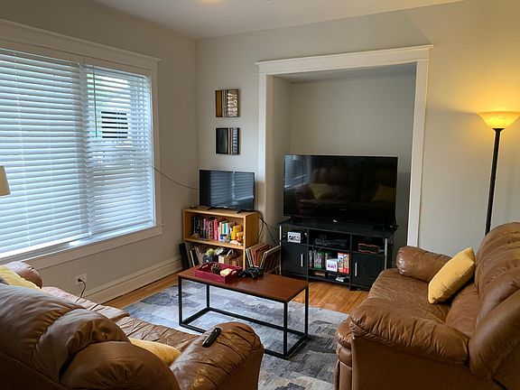 3rd image of 1735 W Waveland Ave #1