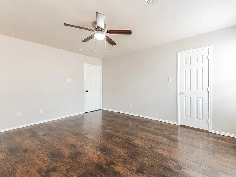 1611 Cedar Bluff Ln — Photo 11