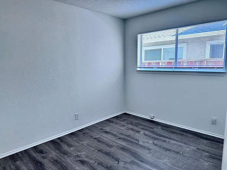 2830 Malabar Ave #2 — Photo 10