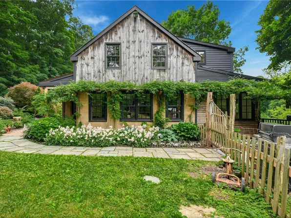 80 Pechins Mill Rd, Collegeville, PA 19426