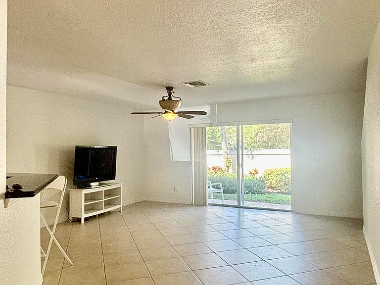22162 Majestic Woods Way — Photo 4