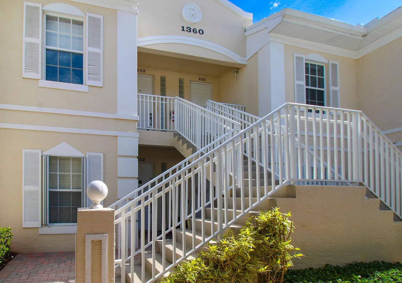 North Naples Sweet Water Bay Furnished Seasonal Rental — Photo 2