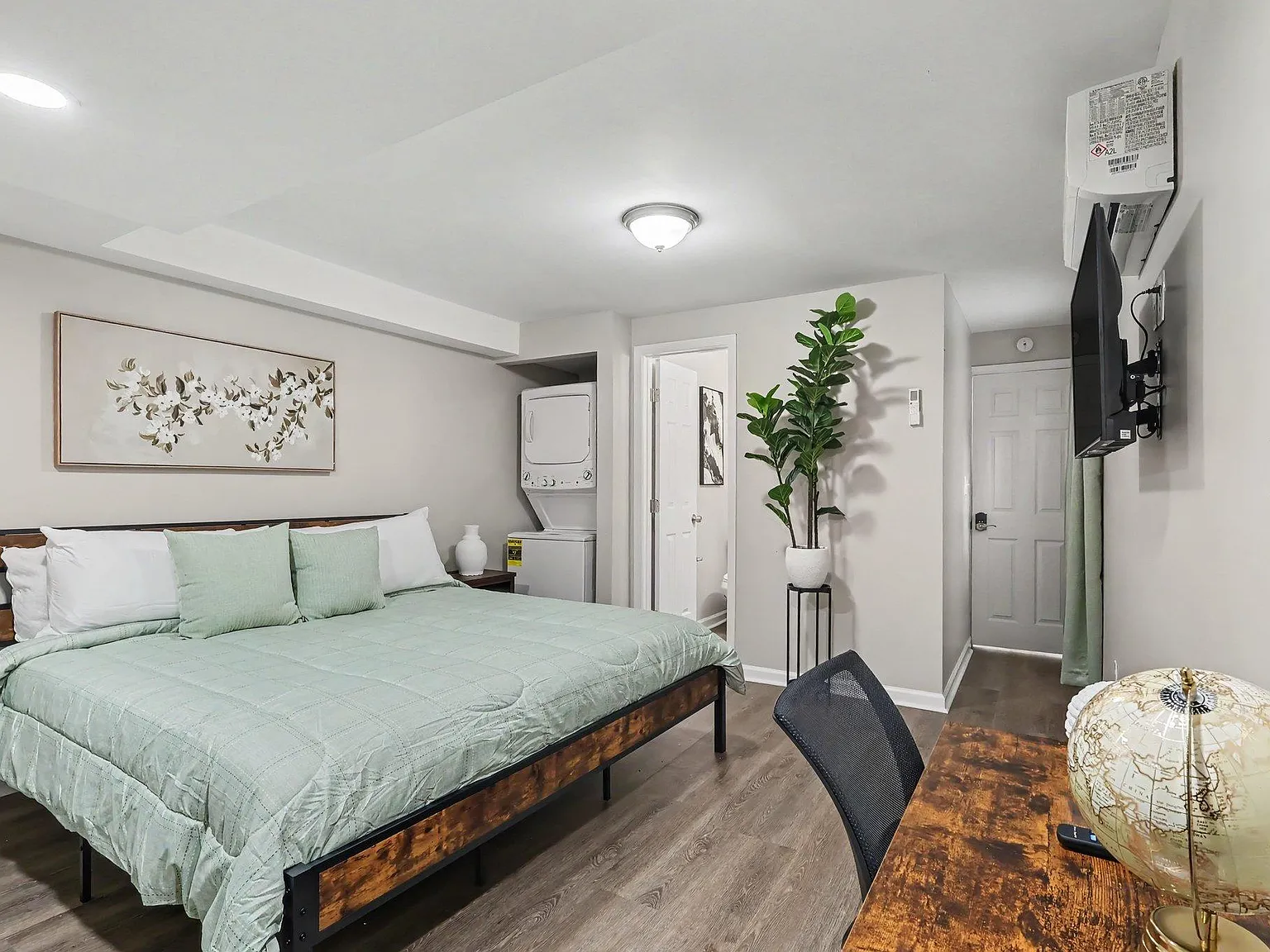 1 bed, 1.0 bath, 250 sqft, $1,616 — Photo 3