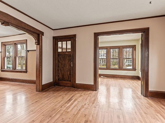 3rd image of 4248 40th Ave S