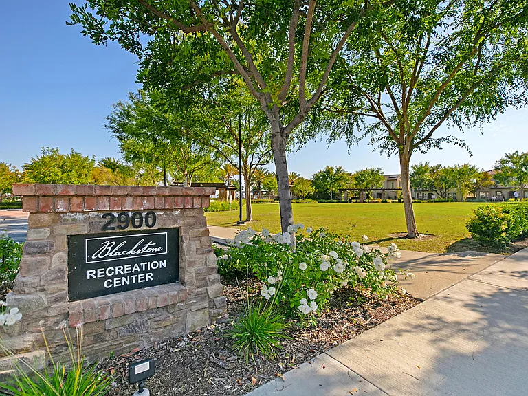 2854 Alamitos Rd — Photo 36