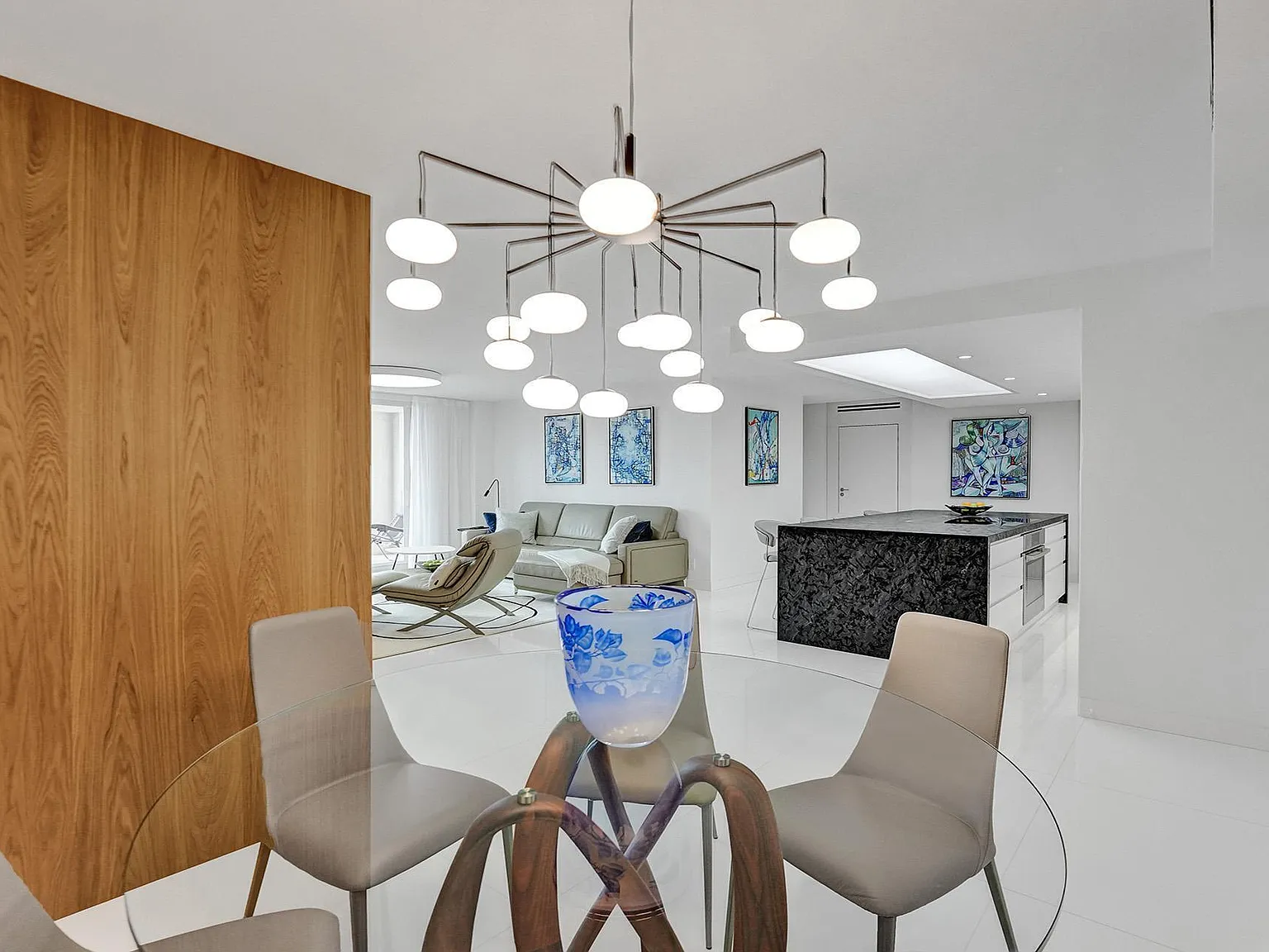 2 bed, 2.0 bath, 1400 sqft, $10,500 — Photo 4
