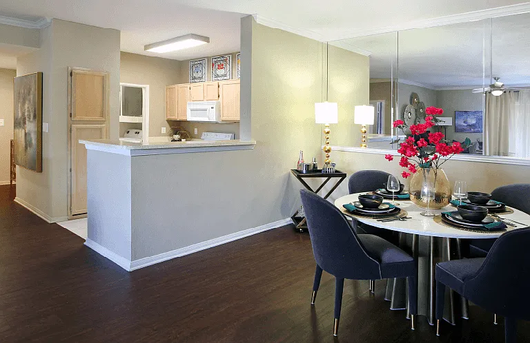 Kensington Square Apartments — Photo 11