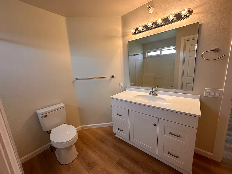 2105 E White Oak Ct #201 — Photo 18