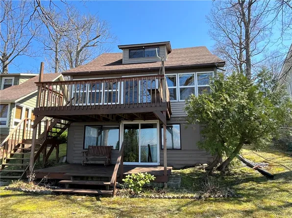 7371 Phelps Ave, Wolcott, NY 14590