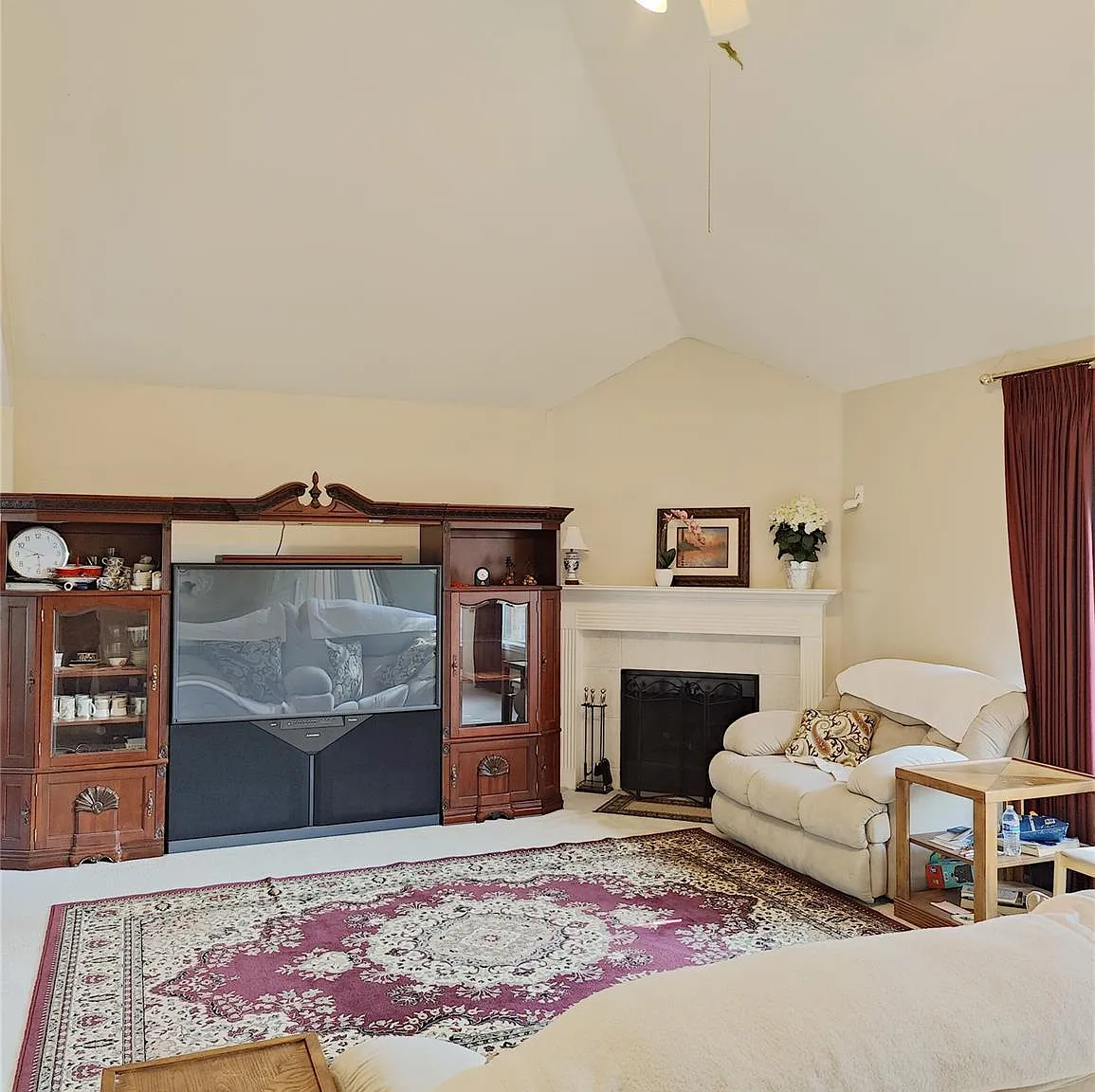 3 bed, 2.5 bath, 2308 sqft, $2,400 — Photo 4
