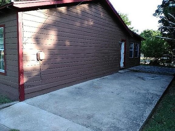 2nd image of 902 Attas Ave