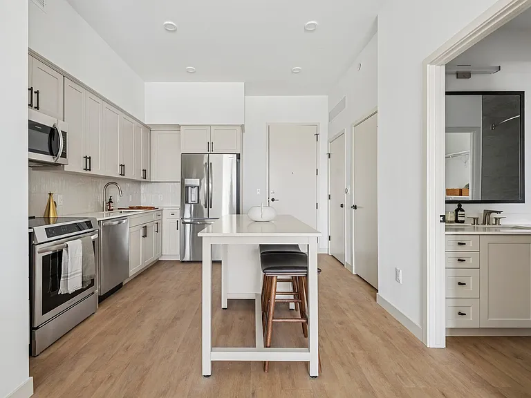Seraph Luxury Downtown Apartments — Photo 10