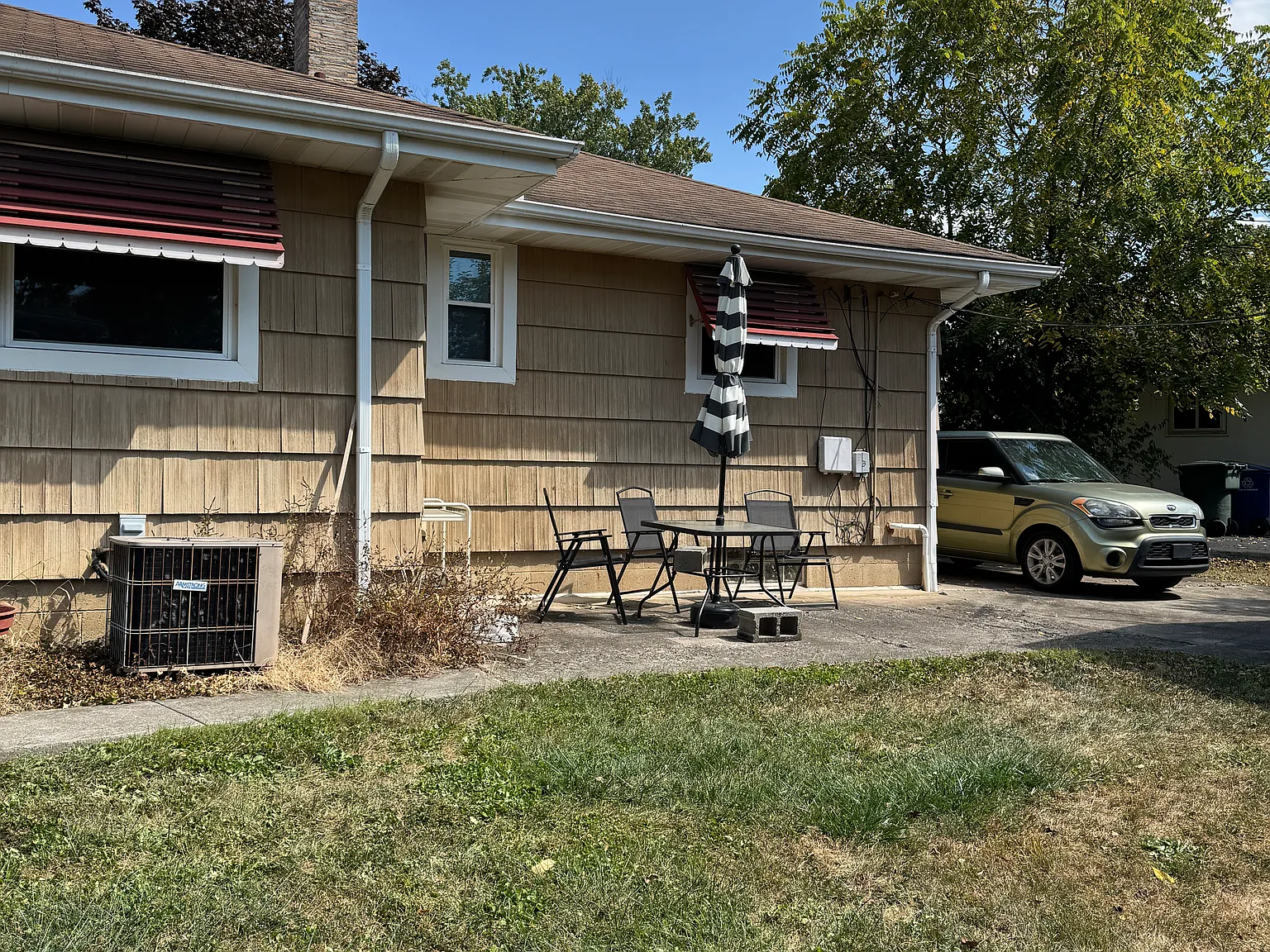 2 bed, 900 sqft, $1,300 — Photo 2