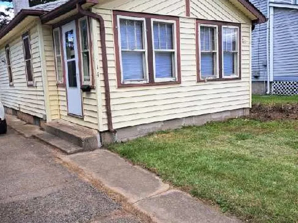 114 W Garfield St, Freeport, IL 61032