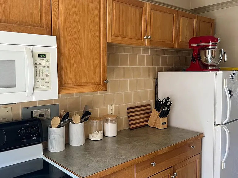 Mayflower Apartments — Photo 47