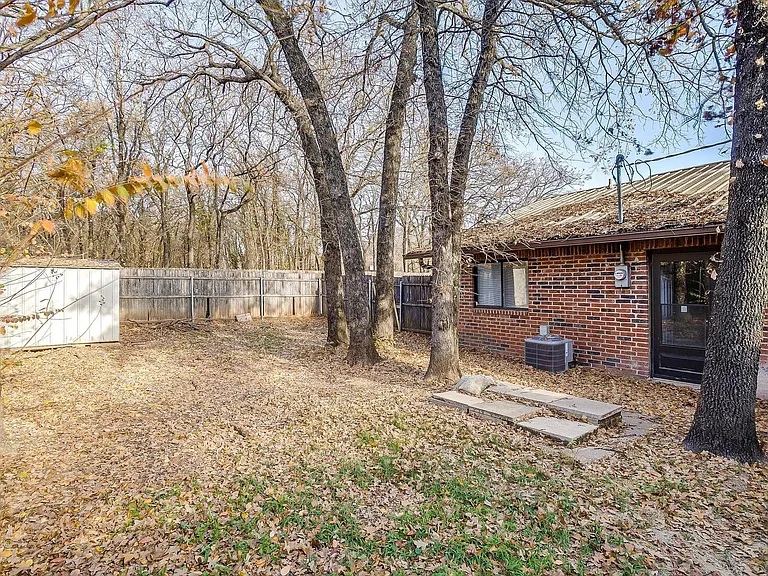 6530 Fall Creek Hwy — Photo 39