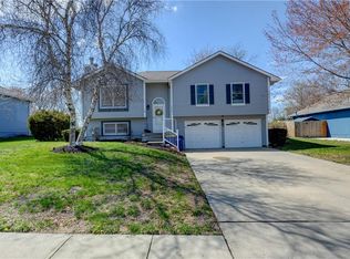 1802 Sunset Dr, Kearney, MO 64060
